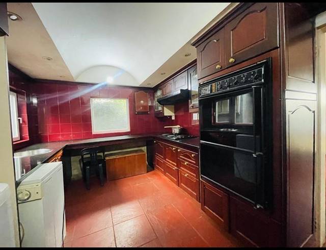 6 BEDROOM HOUSE FOR SALE IN ORANGE GROVE